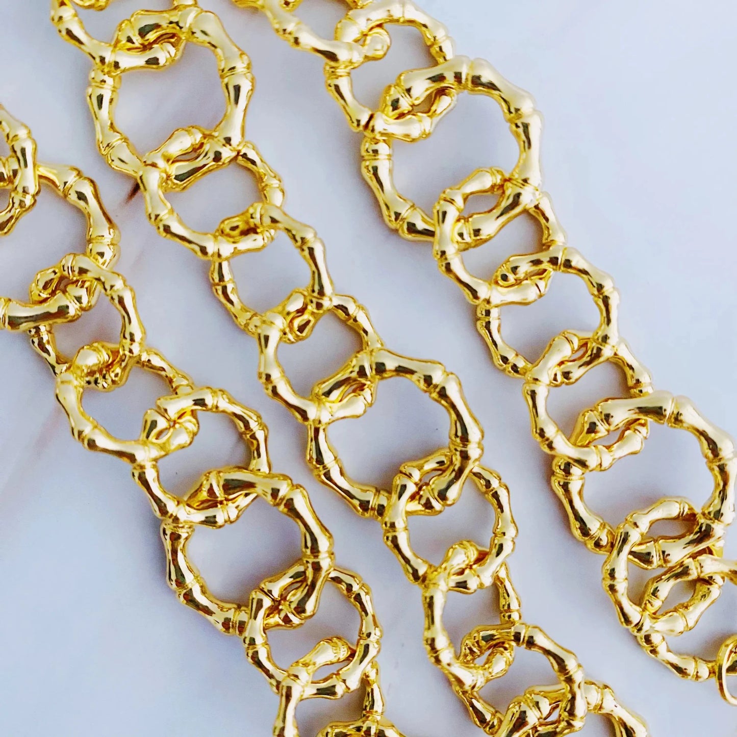Artfully Linked Chain Necklace - Catch Cards