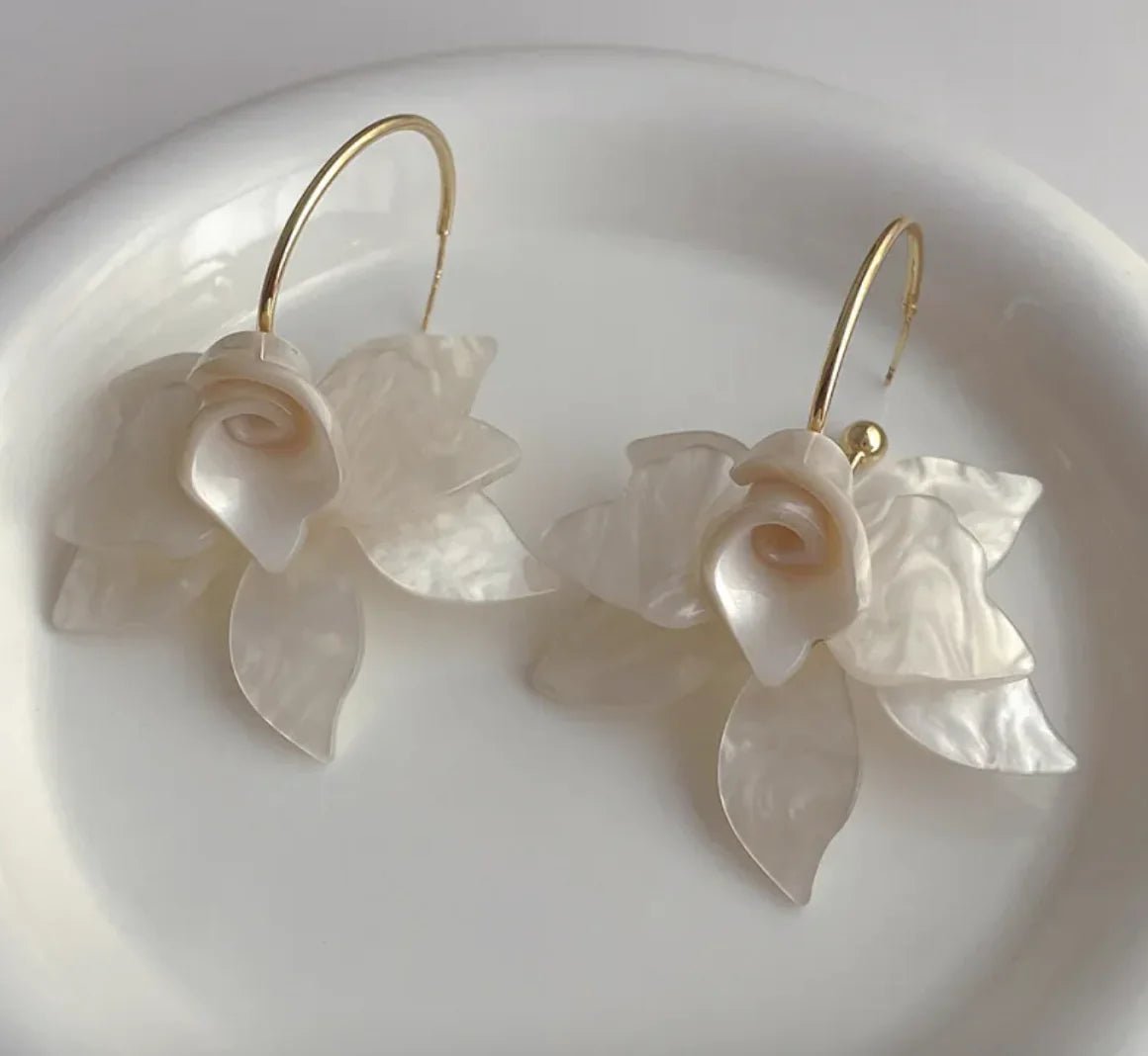 Elegant High - Grade Luxury Stud Earrings - Catch Cards