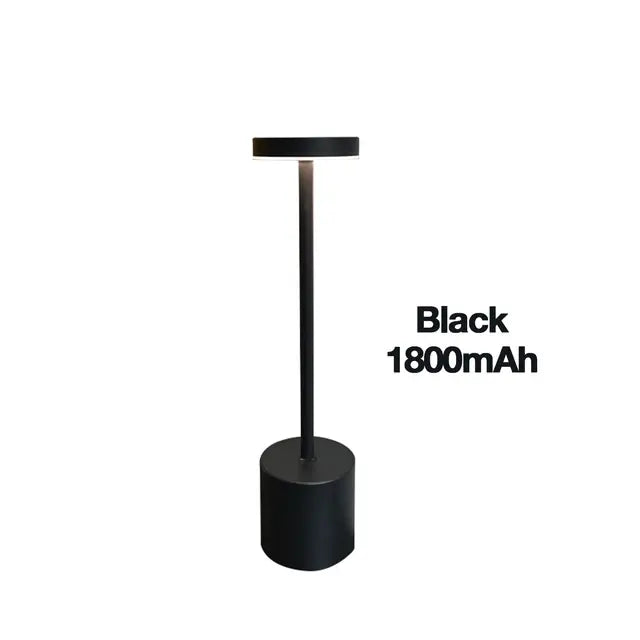 Lámpara de mesa LED con sensor táctil. Con un diseño elegante y moderno, esta lámpara es perfecta para añadir un toque de estilo a cualquier habitación.
