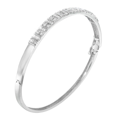 Brazalete de oro blanco de 14 quilates con diamantes redondos y talla baguette (1 ct, color HI, claridad SI2-I1)