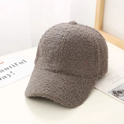 Gorra de béisbol de otoño: esta elegante gorra es perfecta para agregar un toque de estilo otoñal a tu atuendo.