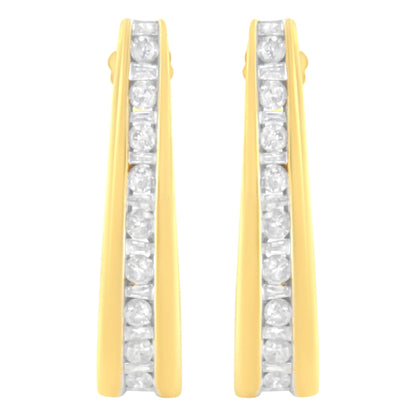 Aretes tipo aro en forma de J de oro amarillo de 10 quilates con diamantes engastados en canal de 1 ct (claridad alta, color I1-I2)