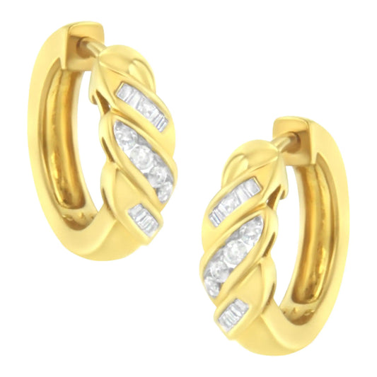 Aros de oro amarillo de 14 quilates con diamantes de talla baguette y brillante redonda de 1/4 ct de peso total alternado de 3 filas (HI, I2-I3)