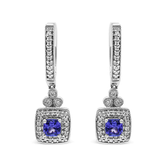 Aretes colgantes de oro blanco de 14 quilates con tanzanita azul de 4 x 4 mm en forma de cojín y halo de diamantes de 1/3 quilates (1 pulgada) (color JK, claridad SI2-I1)