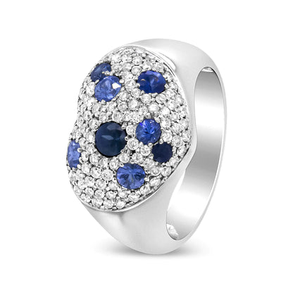 Anillo de oro blanco de 18 quilates con zafiro azul y diamantes de 5/8 quilates en forma de corazón (color FG, claridad VS1-VS2)