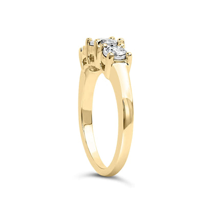 Anillo de oro amarillo de 10 quilates con tres piedras de diamantes redondos engastados milagrosos de 1/2 ct (color IJ, claridad I2-I3)