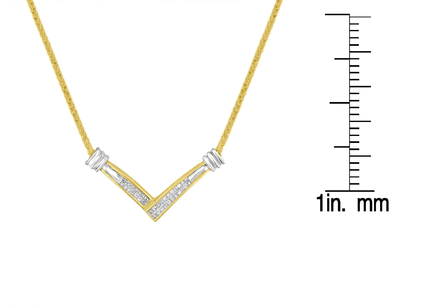 Collar con colgante de 18" en oro amarillo y blanco de 14 quilates con diamantes de talla princesa de 1/4 ct y engaste de canal en forma de "V" (color HI, claridad SI2-I1)