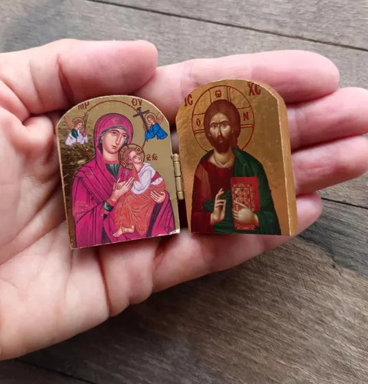 Díptico de iconos de madera de Cristo y la Virgen