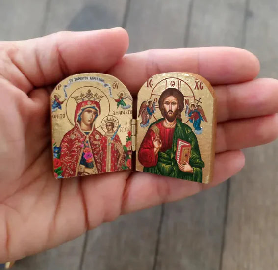 Díptico de iconos de madera de Cristo y la Virgen