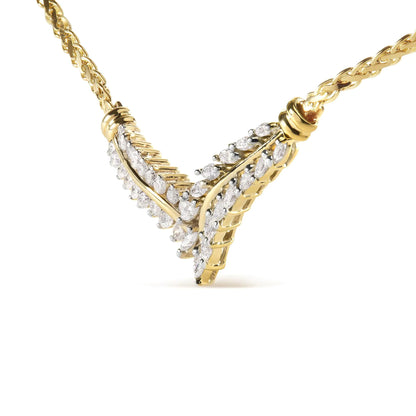 Colgante de oro amarillo de 14 quilates con diamantes de 1 ct en forma de "V" (HI, I1-I2)