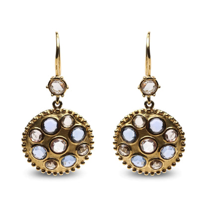 Aretes colgantes con medallón de piedras preciosas en oro amarillo de 18 quilates, con diamantes de 1 2/3 quilates y zafiro azul engastados en bisel (color marrón y GH, claridad SI1-SI2)