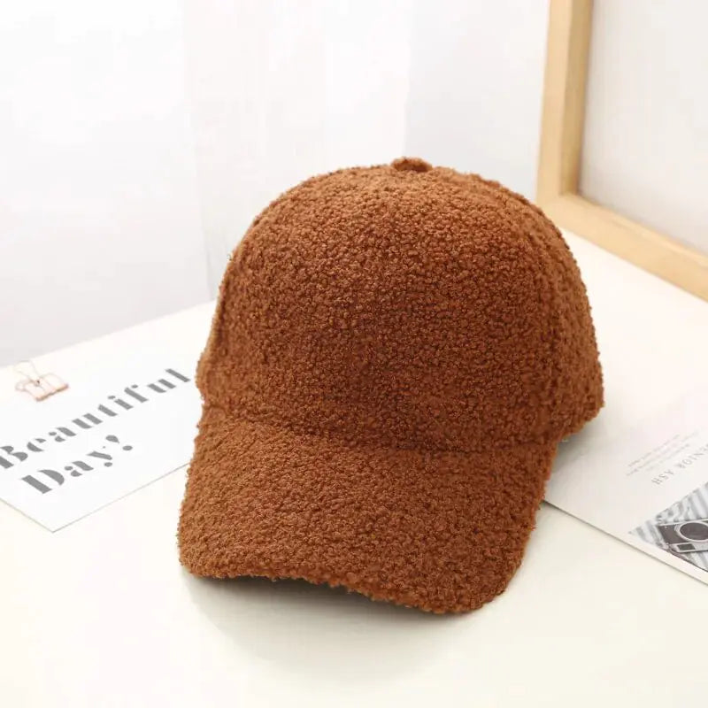 Gorra de béisbol de otoño: esta elegante gorra es perfecta para agregar un toque de estilo otoñal a tu atuendo.