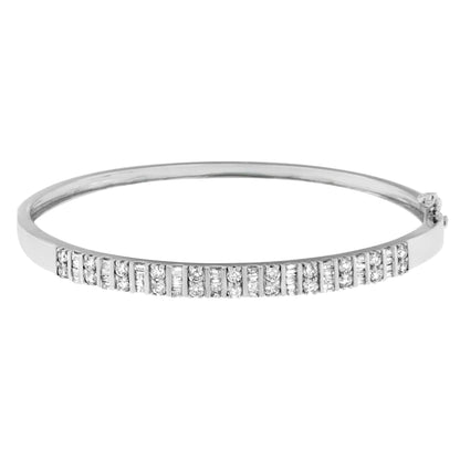 Brazalete de oro blanco de 14 quilates con diamantes redondos y talla baguette (1 ct, color HI, claridad SI2-I1)