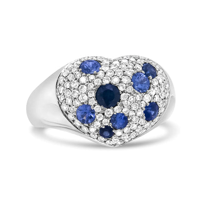 Anillo de oro blanco de 18 quilates con zafiro azul y diamantes de 5/8 quilates en forma de corazón (color FG, claridad VS1-VS2)