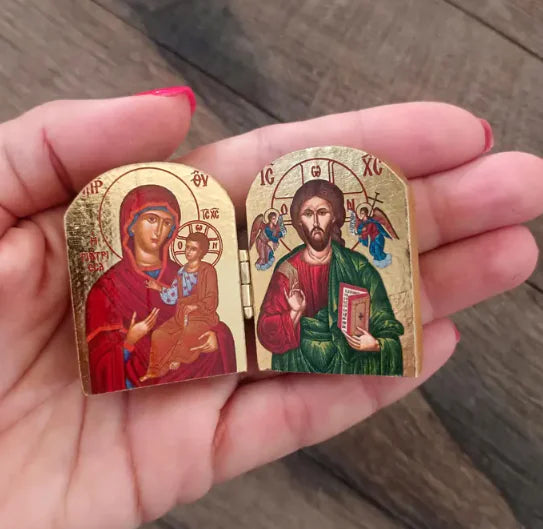 Díptico de iconos de madera de Cristo y la Virgen