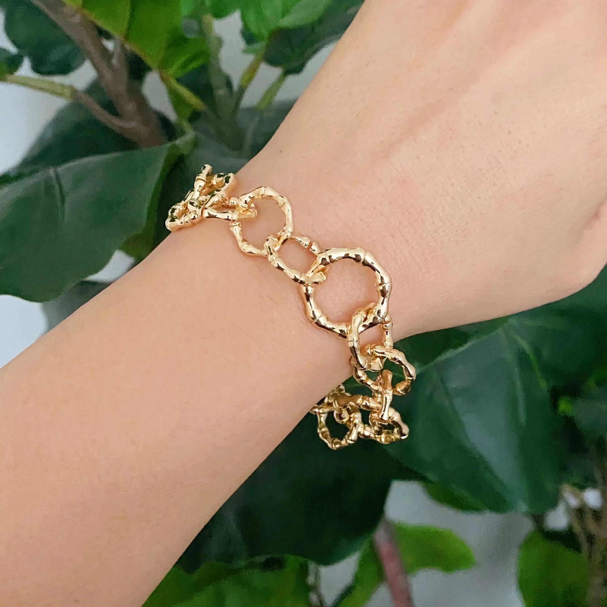 Artfully Linked Chain Bracelet - Catch Cards