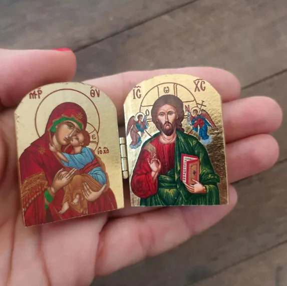 Díptico de iconos de madera de Cristo y la Virgen