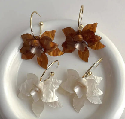 Elegant High - Grade Luxury Stud Earrings - Catch Cards