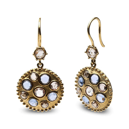 Aretes colgantes con medallón de piedras preciosas en oro amarillo de 18 quilates, con diamantes de 1 2/3 quilates y zafiro azul engastados en bisel (color marrón y GH, claridad SI1-SI2)