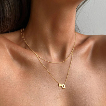 Collar de corazón con inicial en capas de oro Krfy: delicado collar con monograma personalizado con letra pequeña chapada en oro de 14 quilates para mujer, moderno collar de oro, joyería O