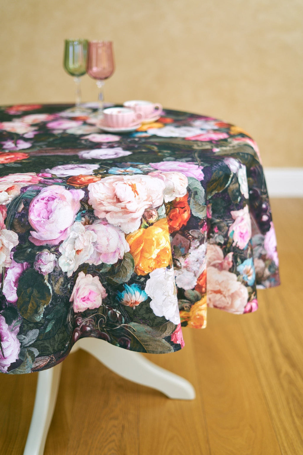 Round Tablecloth - Francine Black