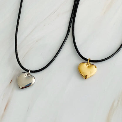 Collar con forma de corazón de cordón negro