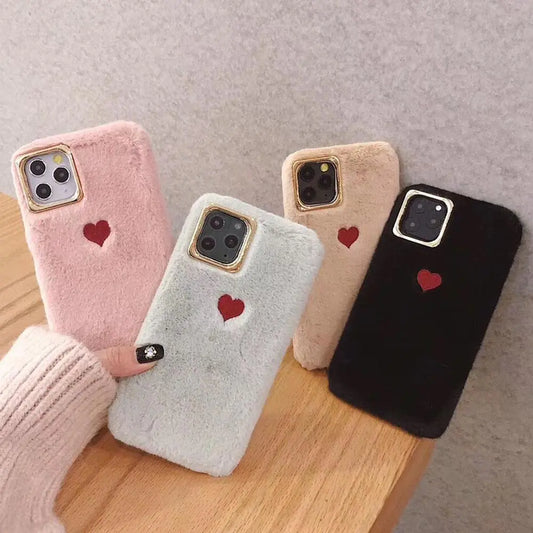 Bonita funda para teléfono con forma de corazón esponjoso