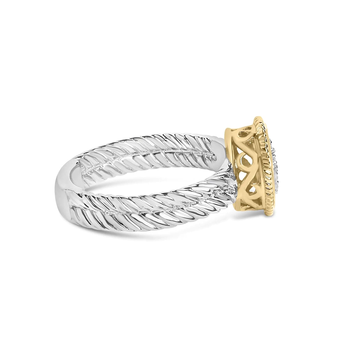 Anillo de plata de ley 925 bañado en oro amarillo de 18 quilates con forma de corazón de diamantes y acabado satinado (color IJ, claridad SI1-SI2)